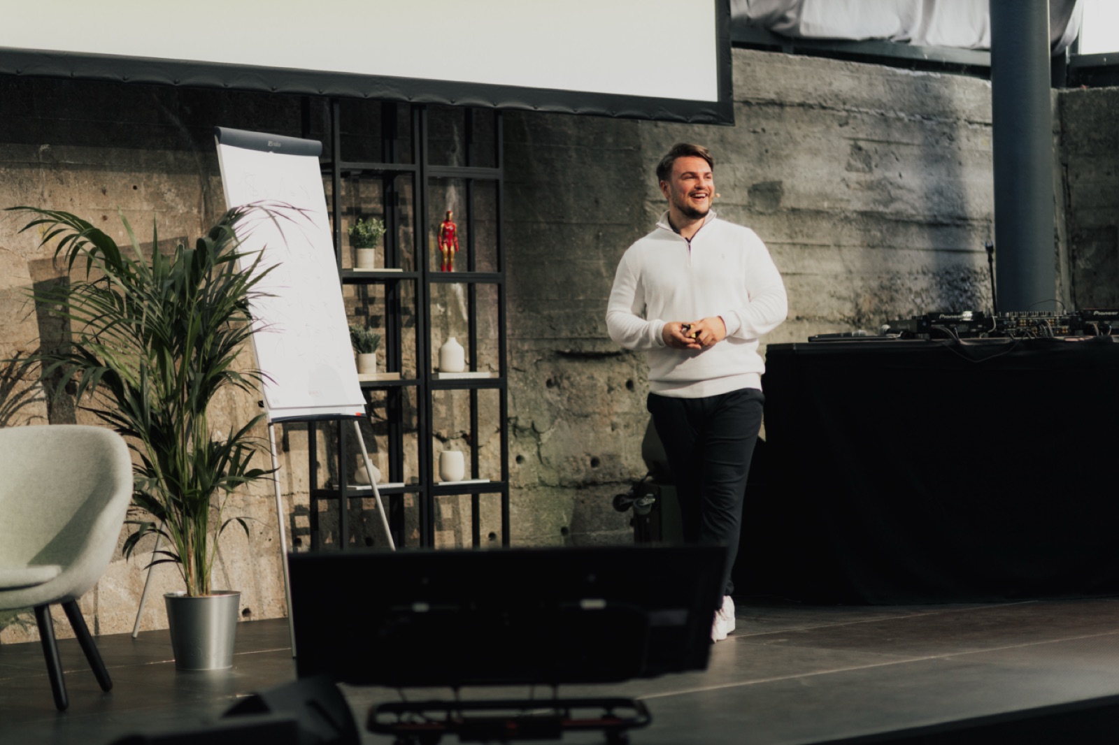 Tom Wenk, Gründer der Advertal GmbH, bei einem Vortrag über ActiveCampaign und Marketing-Automatisierung